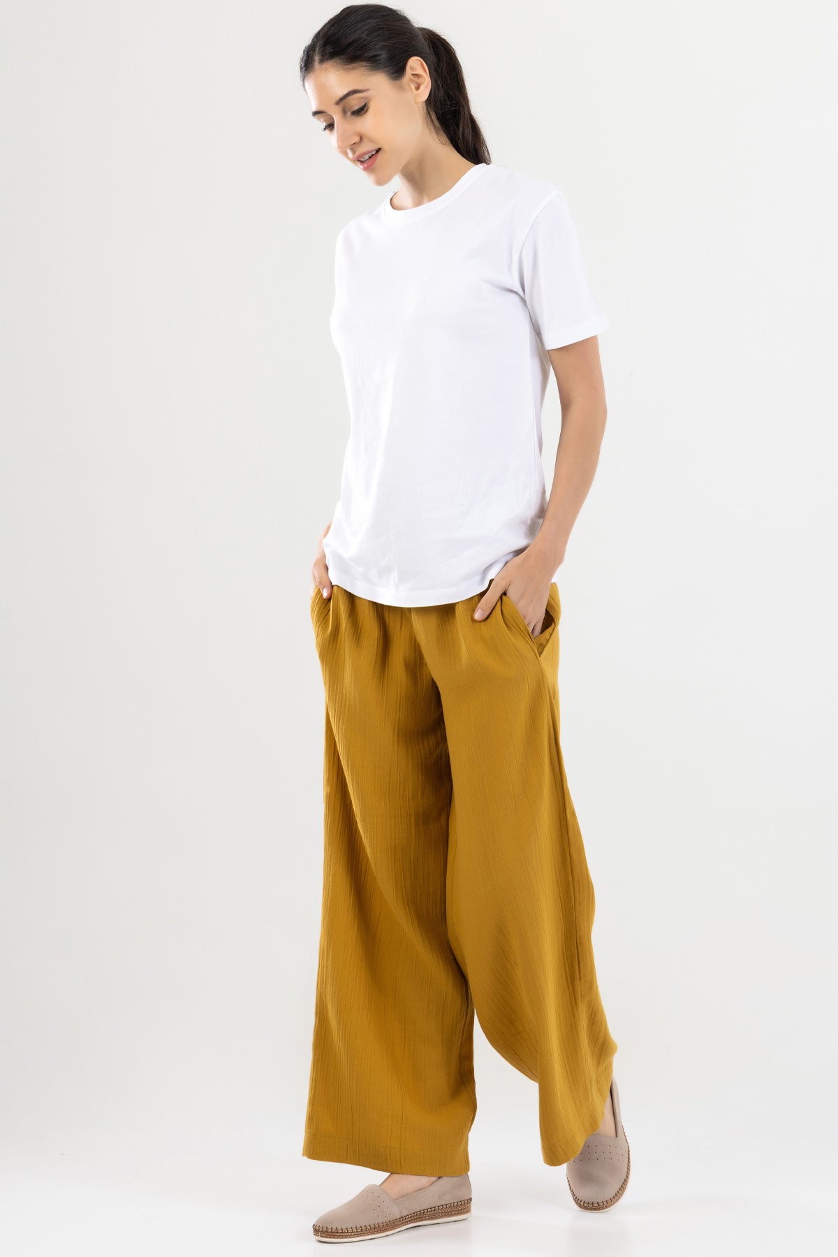 Dökümlü Bol Paça Kadın Müslin Pantolon - Hardal