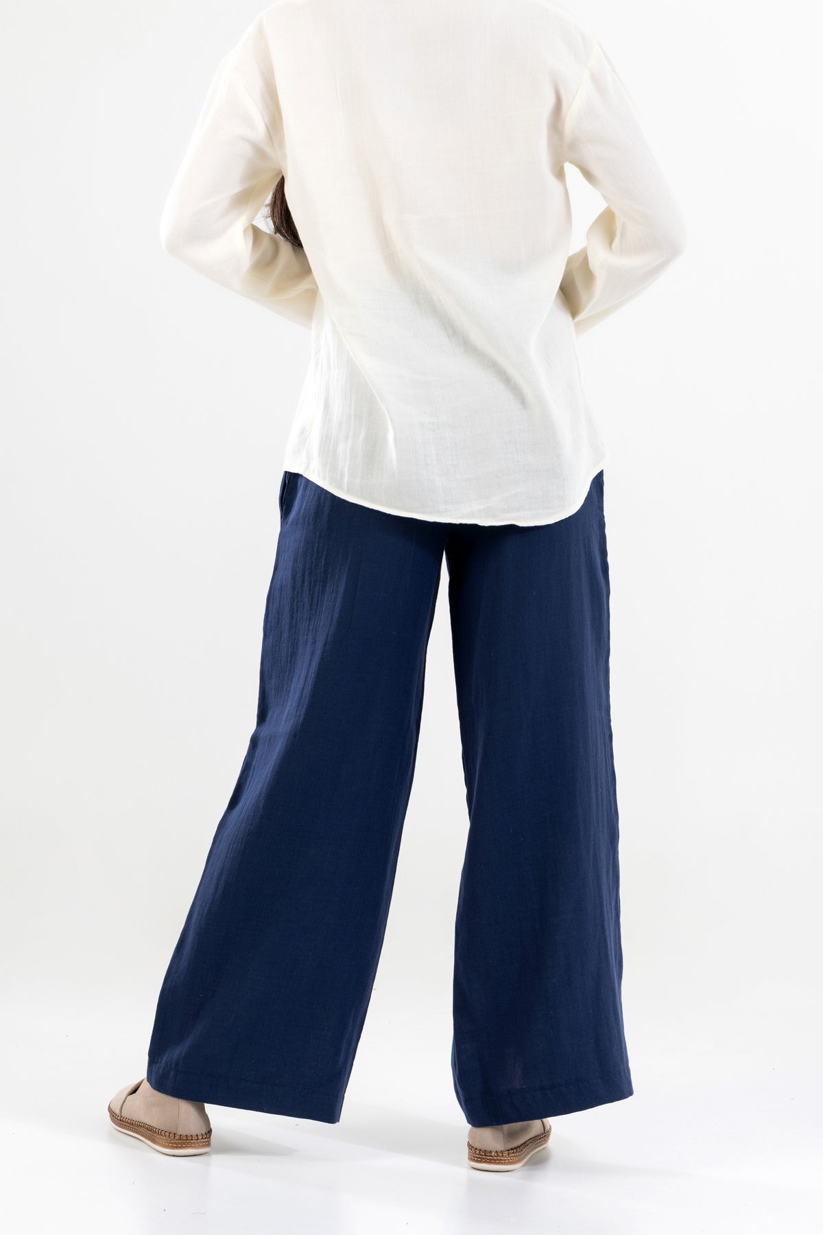 Dökümlü Bol Paça Kadın Müslin Pantolon - Lacivert