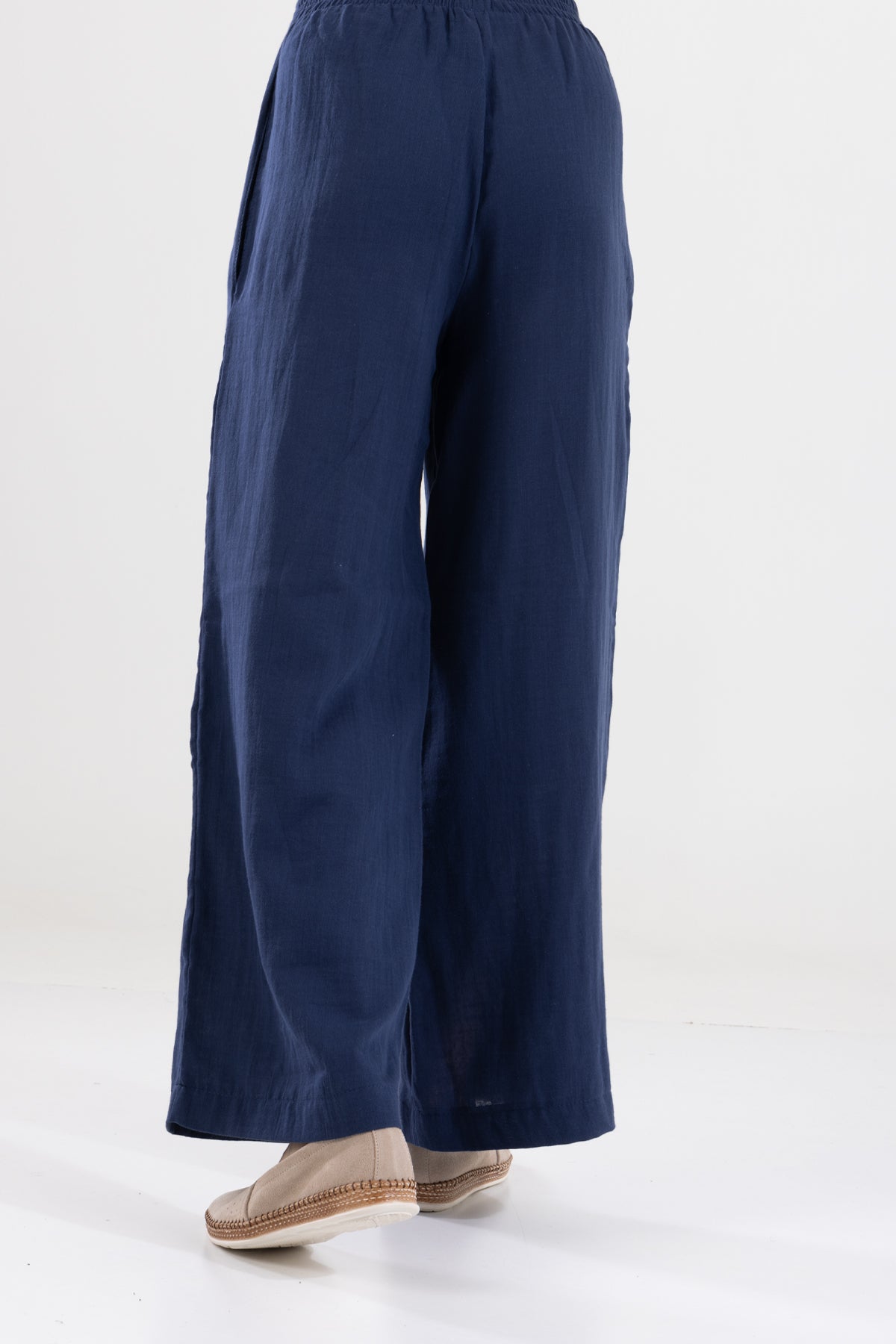 Dökümlü Bol Paça Kadın Müslin Pantolon - Lacivert